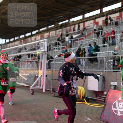 07.12.2025 - St. Pauli X-Mass-Run No. 15 Michael Strokosch http://msf.ph/oto/9362633 07.12.2025 11:00:34 Laufen 135, 1404, 1333, 802, 136 meine-sportfotos.de