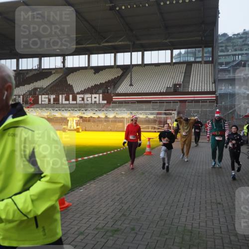 07.12.2025 - St. Pauli X-Mass-Run No. 15 Fabian Wolf http://msf.ph/oto/9362649 07.12.2025 10:01:30 Ziel 118, 393, 780, 783, 804, 1124, 1294, 1760, 3187, 3878 meine-sportfotos.de