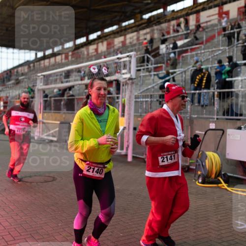 07.12.2025 - St. Pauli X-Mass-Run No. 15 Michael Strokosch http://msf.ph/oto/9362652 07.12.2025 11:00:51 Laufen 4129, 2140, 2141 meine-sportfotos.de