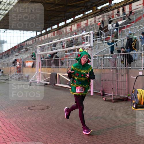 07.12.2025 - St. Pauli X-Mass-Run No. 15 Michael Strokosch http://msf.ph/oto/9362666 07.12.2025 11:01:12 Laufen 1050 meine-sportfotos.de