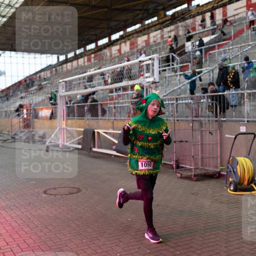 07.12.2025 - St. Pauli X-Mass-Run No. 15 Michael Strokosch http://msf.ph/oto/9362667 07.12.2025 11:01:12 Laufen 1050 meine-sportfotos.de