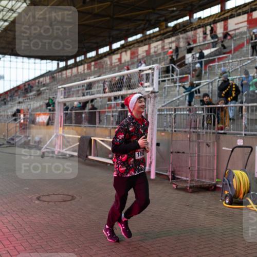 07.12.2025 - St. Pauli X-Mass-Run No. 15 Michael Strokosch http://msf.ph/oto/9362670 07.12.2025 11:01:29 Laufen 1892 meine-sportfotos.de