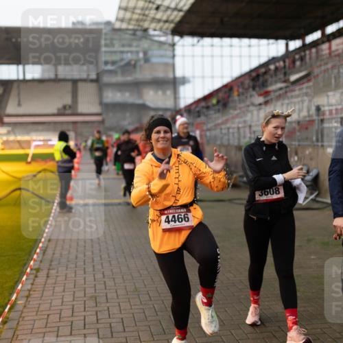 07.12.2025 - St. Pauli X-Mass-Run No. 15 Michael Strokosch http://msf.ph/oto/9362853 07.12.2025 11:19:36 Laufen 15, 4466, 3608, 3606 meine-sportfotos.de