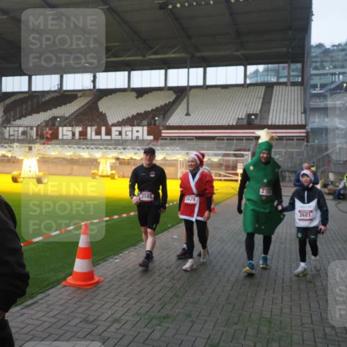 07.12.2025 - St. Pauli X-Mass-Run No. 15 Fabian Wolf http://msf.ph/oto/9362866 07.12.2025 10:01:48 Ziel 959, 1724, 1859, 2167, 2681, 3580, 3582, 3629 meine-sportfotos.de