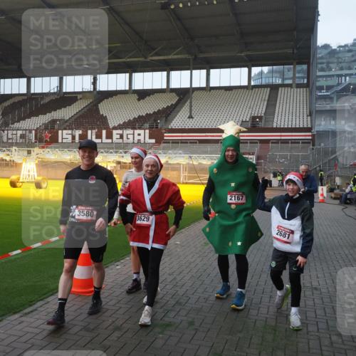 07.12.2025 - St. Pauli X-Mass-Run No. 15 Fabian Wolf http://msf.ph/oto/9362886 07.12.2025 10:01:50 Ziel 959, 1724, 1859, 2167, 2681, 3580, 3582, 3629 meine-sportfotos.de