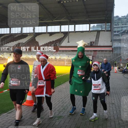 07.12.2025 - St. Pauli X-Mass-Run No. 15 Fabian Wolf http://msf.ph/oto/9362900 07.12.2025 10:01:50 Ziel 959, 1724, 1859, 2167, 2681, 3580, 3582, 3629 meine-sportfotos.de