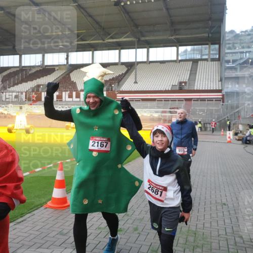 07.12.2025 - St. Pauli X-Mass-Run No. 15 Fabian Wolf http://msf.ph/oto/9362934 07.12.2025 10:01:52 Ziel 959, 1724, 1859, 2167, 2681 meine-sportfotos.de