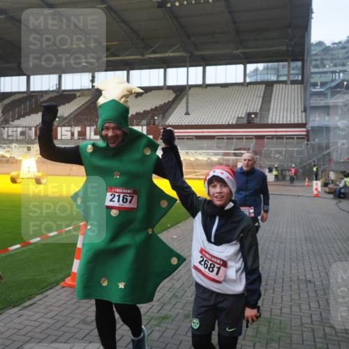 07.12.2025 - St. Pauli X-Mass-Run No. 15 Fabian Wolf http://msf.ph/oto/9362938 07.12.2025 10:01:52 Ziel 959, 1724, 1859, 2167, 2681 meine-sportfotos.de