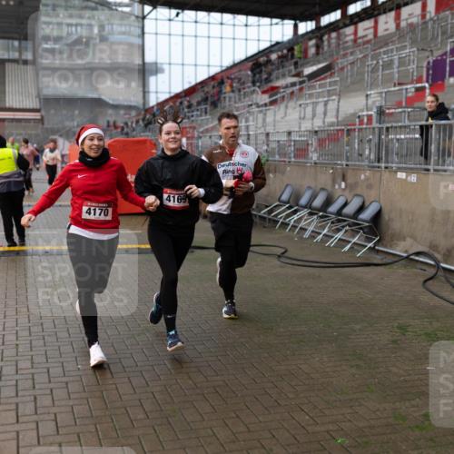 07.12.2025 - St. Pauli X-Mass-Run No. 15 Michael Strokosch http://msf.ph/oto/9363061 07.12.2025 11:21:47 Laufen 4169, 4170, 62 meine-sportfotos.de