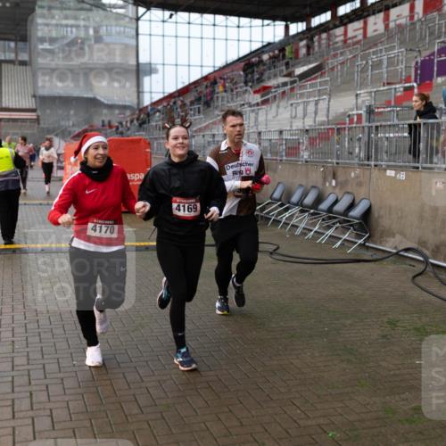 07.12.2025 - St. Pauli X-Mass-Run No. 15 Michael Strokosch http://msf.ph/oto/9363063 07.12.2025 11:21:47 Laufen 4170, 4169, 62 meine-sportfotos.de