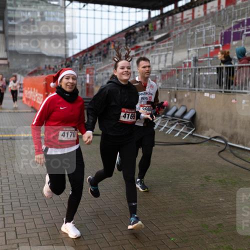 07.12.2025 - St. Pauli X-Mass-Run No. 15 Michael Strokosch http://msf.ph/oto/9363066 07.12.2025 11:21:48 Laufen 4170, 3988, 4169 meine-sportfotos.de