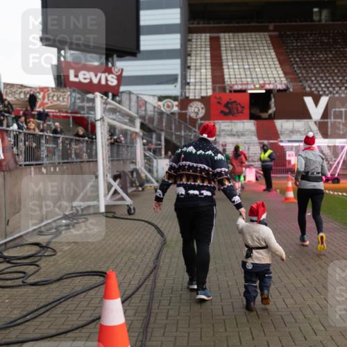 07.12.2025 - St. Pauli X-Mass-Run No. 15 Michael Strokosch http://msf.ph/oto/9363142 07.12.2025 11:47:31 Laufen 10000 meine-sportfotos.de