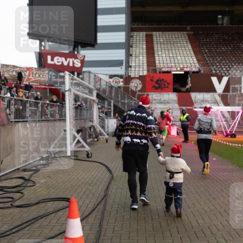 07.12.2025 - St. Pauli X-Mass-Run No. 15 Michael Strokosch http://msf.ph/oto/9363148 07.12.2025 11:47:31 Laufen 10000 meine-sportfotos.de