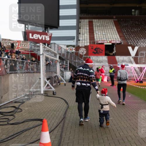 07.12.2025 - St. Pauli X-Mass-Run No. 15 Michael Strokosch http://msf.ph/oto/9363152 07.12.2025 11:47:31 Laufen 10000 meine-sportfotos.de