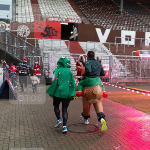 07.12.2025 - St. Pauli X-Mass-Run No. 15 Michael Strokosch http://msf.ph/oto/9363161 07.12.2025 11:47:50 Laufen 2, 6709 meine-sportfotos.de