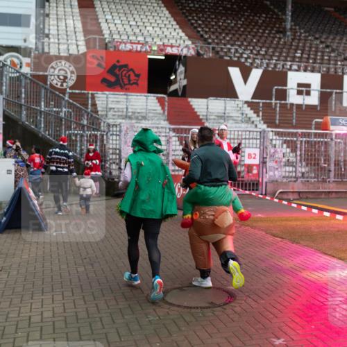 07.12.2025 - St. Pauli X-Mass-Run No. 15 Michael Strokosch http://msf.ph/oto/9363164 07.12.2025 11:47:50 Laufen 2, 6709 meine-sportfotos.de