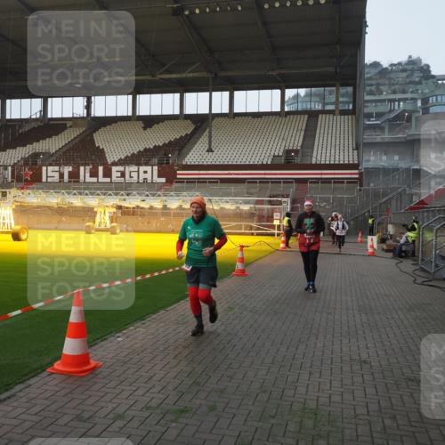 07.12.2025 - St. Pauli X-Mass-Run No. 15 Fabian Wolf http://msf.ph/oto/9363165 07.12.2025 10:02:32 Ziel 63, 304, 1105, 1828, 1829, 2510, 2514, 2604, 2908, 2923 meine-sportfotos.de