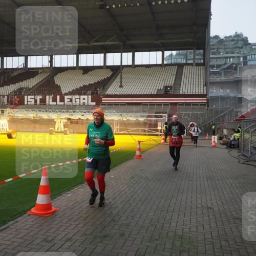 07.12.2025 - St. Pauli X-Mass-Run No. 15 Fabian Wolf http://msf.ph/oto/9363174 07.12.2025 10:02:32 Ziel 63, 304, 1105, 1828, 1829, 2510, 2514, 2604, 2908, 2923 meine-sportfotos.de