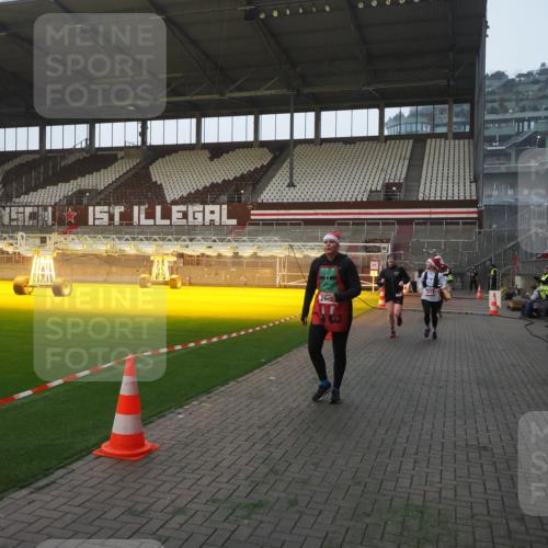 07.12.2025 - St. Pauli X-Mass-Run No. 15 Fabian Wolf http://msf.ph/oto/9363199 07.12.2025 10:02:34 Ziel 63, 304, 1105, 1828, 1829, 2510, 2514, 2604, 2908 meine-sportfotos.de