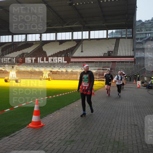 07.12.2025 - St. Pauli X-Mass-Run No. 15 Fabian Wolf http://msf.ph/oto/9363207 07.12.2025 10:02:35 Ziel 63, 304, 1105, 1828, 1829, 2510, 2514, 2604, 2908 meine-sportfotos.de