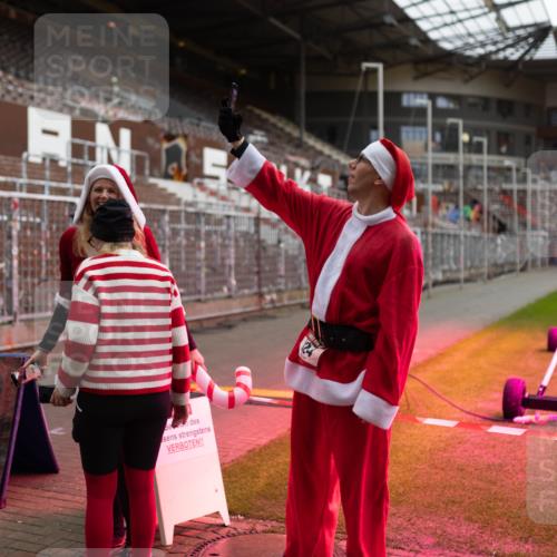 07.12.2025 - St. Pauli X-Mass-Run No. 15 Michael Strokosch http://msf.ph/oto/9363211 07.12.2025 11:48:06 Laufen 2 meine-sportfotos.de