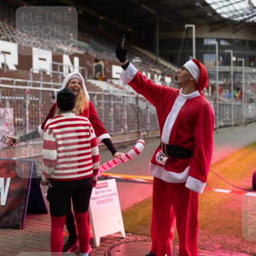 07.12.2025 - St. Pauli X-Mass-Run No. 15 Michael Strokosch http://msf.ph/oto/9363221 07.12.2025 11:48:06 Laufen 2, 124 meine-sportfotos.de
