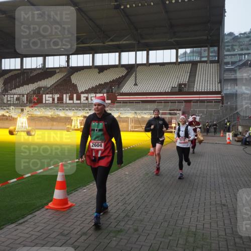 07.12.2025 - St. Pauli X-Mass-Run No. 15 Fabian Wolf http://msf.ph/oto/9363227 07.12.2025 10:02:36 Ziel 63, 304, 1105, 1828, 1829, 2510, 2514, 2604, 2908 meine-sportfotos.de