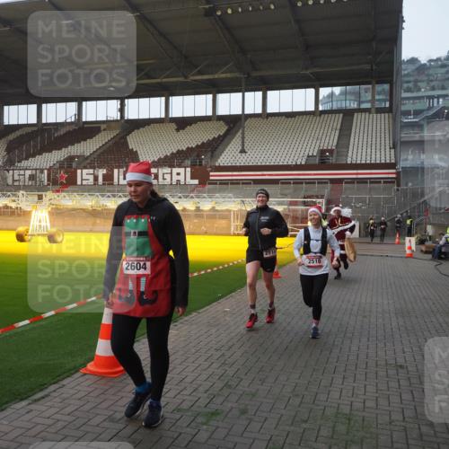07.12.2025 - St. Pauli X-Mass-Run No. 15 Fabian Wolf http://msf.ph/oto/9363235 07.12.2025 10:02:36 Ziel 63, 304, 1105, 1828, 1829, 2510, 2514, 2604, 2908 meine-sportfotos.de