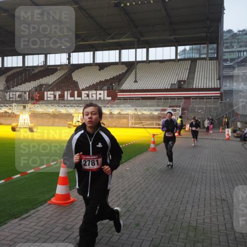 07.12.2025 - St. Pauli X-Mass-Run No. 15 Fabian Wolf http://msf.ph/oto/9363317 07.12.2025 10:02:46 Ziel 918, 1314, 2510, 2514, 2780, 2781, 2908, 3518, 3892 meine-sportfotos.de