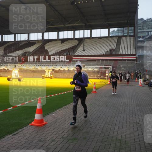 07.12.2025 - St. Pauli X-Mass-Run No. 15 Fabian Wolf http://msf.ph/oto/9363337 07.12.2025 10:02:47 Ziel 885, 918, 1314, 2510, 2514, 2780, 2781, 2908, 3284, 3518, 3892 meine-sportfotos.de