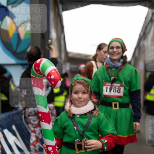 07.12.2025 - St. Pauli X-Mass-Run No. 15 Michael Strokosch http://msf.ph/oto/9363343 07.12.2025 11:50:04 Laufen 15, 1195, 2025, 1, 88 meine-sportfotos.de