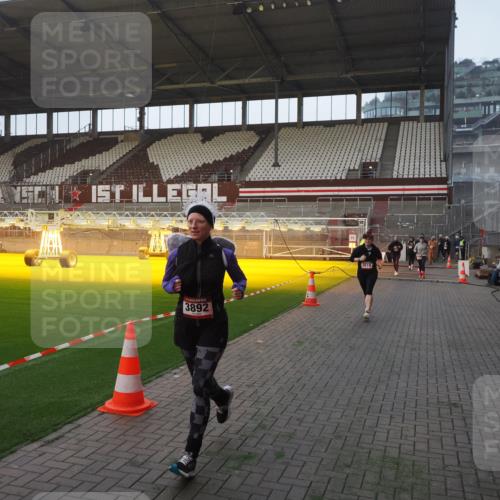 07.12.2025 - St. Pauli X-Mass-Run No. 15 Fabian Wolf http://msf.ph/oto/9363345 07.12.2025 10:02:47 Ziel 885, 918, 1314, 2510, 2514, 2780, 2781, 2908, 3284, 3518, 3892 meine-sportfotos.de