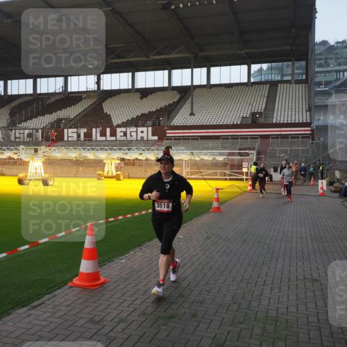 07.12.2025 - St. Pauli X-Mass-Run No. 15 Fabian Wolf http://msf.ph/oto/9363359 07.12.2025 10:02:49 Ziel 885, 918, 1314, 2510, 2514, 2780, 2781, 2908, 3284, 3518, 3892 meine-sportfotos.de