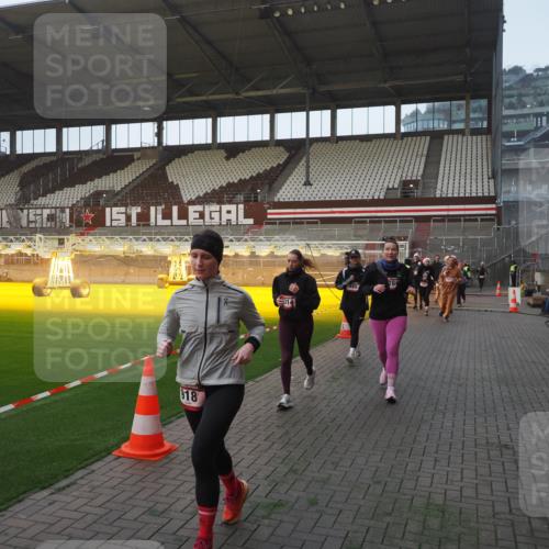 07.12.2025 - St. Pauli X-Mass-Run No. 15 Fabian Wolf http://msf.ph/oto/9363383 07.12.2025 10:02:54 Ziel 442, 443, 885, 918, 936, 943, 1314, 2505, 2780, 2781, 3284, 3417, 3518, 3892 meine-sportfotos.de