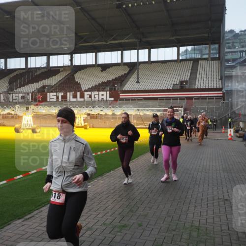 07.12.2025 - St. Pauli X-Mass-Run No. 15 Fabian Wolf http://msf.ph/oto/9363388 07.12.2025 10:02:54 Ziel 442, 443, 885, 918, 936, 943, 1314, 2505, 2780, 2781, 3284, 3417, 3518, 3892 meine-sportfotos.de