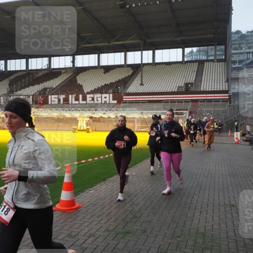07.12.2025 - St. Pauli X-Mass-Run No. 15 Fabian Wolf http://msf.ph/oto/9363392 07.12.2025 10:02:55 Ziel 442, 443, 885, 918, 936, 943, 1314, 2505, 2780, 2781, 3284, 3417, 3518, 3892 meine-sportfotos.de