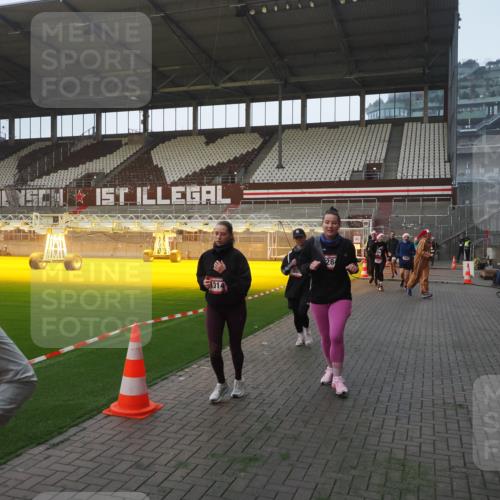 07.12.2025 - St. Pauli X-Mass-Run No. 15 Fabian Wolf http://msf.ph/oto/9363395 07.12.2025 10:02:55 Ziel 442, 443, 885, 918, 936, 943, 1314, 2505, 2780, 2781, 3284, 3417, 3518, 3892 meine-sportfotos.de