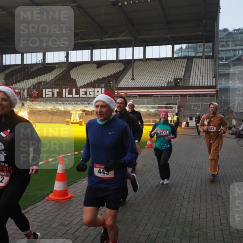 07.12.2025 - St. Pauli X-Mass-Run No. 15 Fabian Wolf http://msf.ph/oto/9363470 07.12.2025 10:03:00 Ziel 177, 442, 443, 885, 918, 936, 943, 956, 1314, 2505, 3284, 3417, 3518, 3892 meine-sportfotos.de