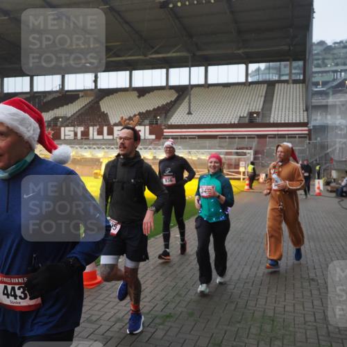 07.12.2025 - St. Pauli X-Mass-Run No. 15 Fabian Wolf http://msf.ph/oto/9363479 07.12.2025 10:03:00 Ziel 177, 442, 443, 885, 918, 936, 943, 956, 1314, 2505, 3284, 3417, 3518, 3892 meine-sportfotos.de