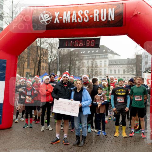 07.12.2025 - St. Pauli X-Mass-Run No. 15 Michael Strokosch http://msf.ph/oto/9363499 07.12.2025 12:06:28 Laufen 201, 35, 33, 2015, 3670, 3599 meine-sportfotos.de