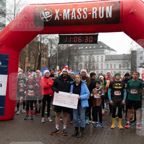 07.12.2025 - St. Pauli X-Mass-Run No. 15 Michael Strokosch http://msf.ph/oto/9363504 07.12.2025 12:06:29 Laufen 270, 11, 06, 30, 3, 31, 015, 3670, 3599 meine-sportfotos.de