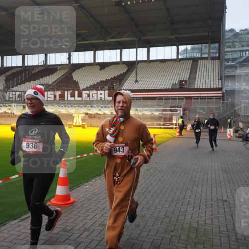 07.12.2025 - St. Pauli X-Mass-Run No. 15 Fabian Wolf http://msf.ph/oto/9363506 07.12.2025 10:03:01 Ziel 177, 442, 443, 885, 918, 936, 943, 956, 1314, 2505, 3284, 3417, 3518 meine-sportfotos.de