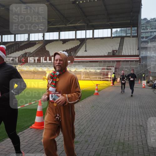 07.12.2025 - St. Pauli X-Mass-Run No. 15 Fabian Wolf http://msf.ph/oto/9363509 07.12.2025 10:03:01 Ziel 177, 442, 443, 885, 918, 936, 943, 956, 1314, 2505, 3284, 3417, 3518 meine-sportfotos.de