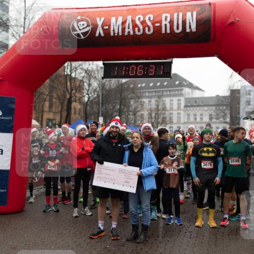07.12.2025 - St. Pauli X-Mass-Run No. 15 Michael Strokosch http://msf.ph/oto/9363511 07.12.2025 12:06:30 Laufen 270, 1, 311, 015, 3670, 80, 3599 meine-sportfotos.de