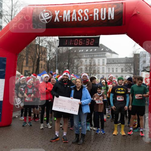 07.12.2025 - St. Pauli X-Mass-Run No. 15 Michael Strokosch http://msf.ph/oto/9363520 07.12.2025 12:06:31 Laufen 03, 06, 38, 3579, 1, 311, 330, 3670, 307 meine-sportfotos.de