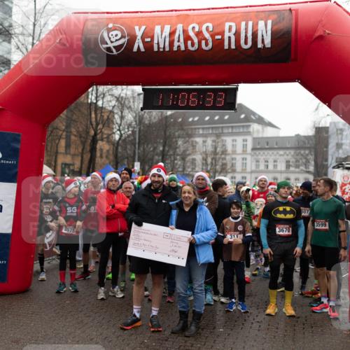 07.12.2025 - St. Pauli X-Mass-Run No. 15 Michael Strokosch http://msf.ph/oto/9363535 07.12.2025 12:06:32 Laufen 212, 70, 3575, 10, 06, 33, 3670, 311, 3, 900, 11, 336, 307, 3599 meine-sportfotos.de
