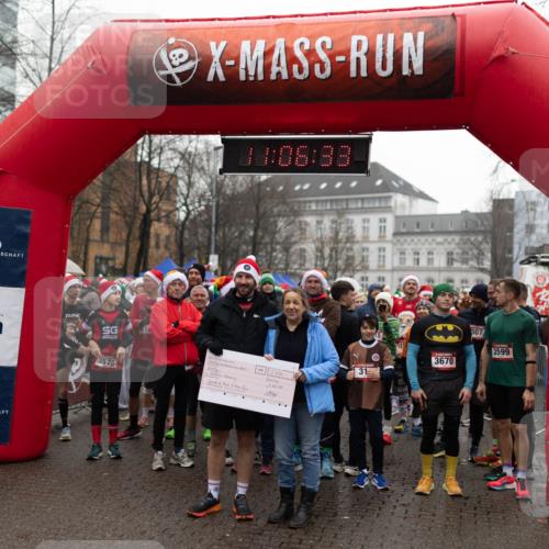 07.12.2025 - St. Pauli X-Mass-Run No. 15 Michael Strokosch http://msf.ph/oto/9363538 07.12.2025 12:06:32 Laufen 3575, 19, 1, 31, 3670, 307, 3599 meine-sportfotos.de