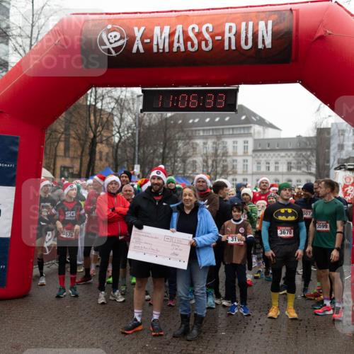 07.12.2025 - St. Pauli X-Mass-Run No. 15 Michael Strokosch http://msf.ph/oto/9363540 07.12.2025 12:06:32 Laufen 3575, 10, 08, 33, 1, 336, 31, 3670, 307, 3599 meine-sportfotos.de