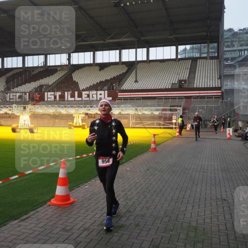 07.12.2025 - St. Pauli X-Mass-Run No. 15 Fabian Wolf http://msf.ph/oto/9363567 07.12.2025 10:03:05 Ziel 177, 442, 443, 885, 918, 936, 943, 956, 1118, 1314, 2505, 3284, 3417 meine-sportfotos.de