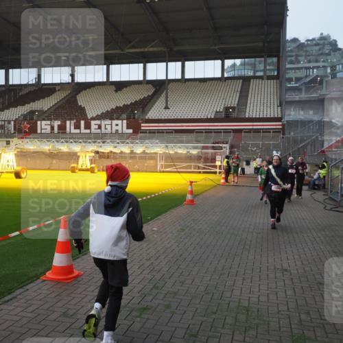 07.12.2025 - St. Pauli X-Mass-Run No. 15 Fabian Wolf http://msf.ph/oto/9363601 07.12.2025 10:03:14 Ziel 177, 460, 956, 963, 965, 1118, 1594, 2505, 2682, 2973, 2975 meine-sportfotos.de